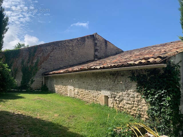 Maison à SAINT-DIZANT-DU-GUA