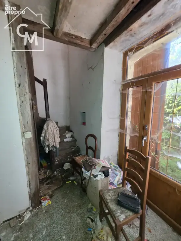 Maison à rénover entièrement avec dépendances et terrain - photo 14