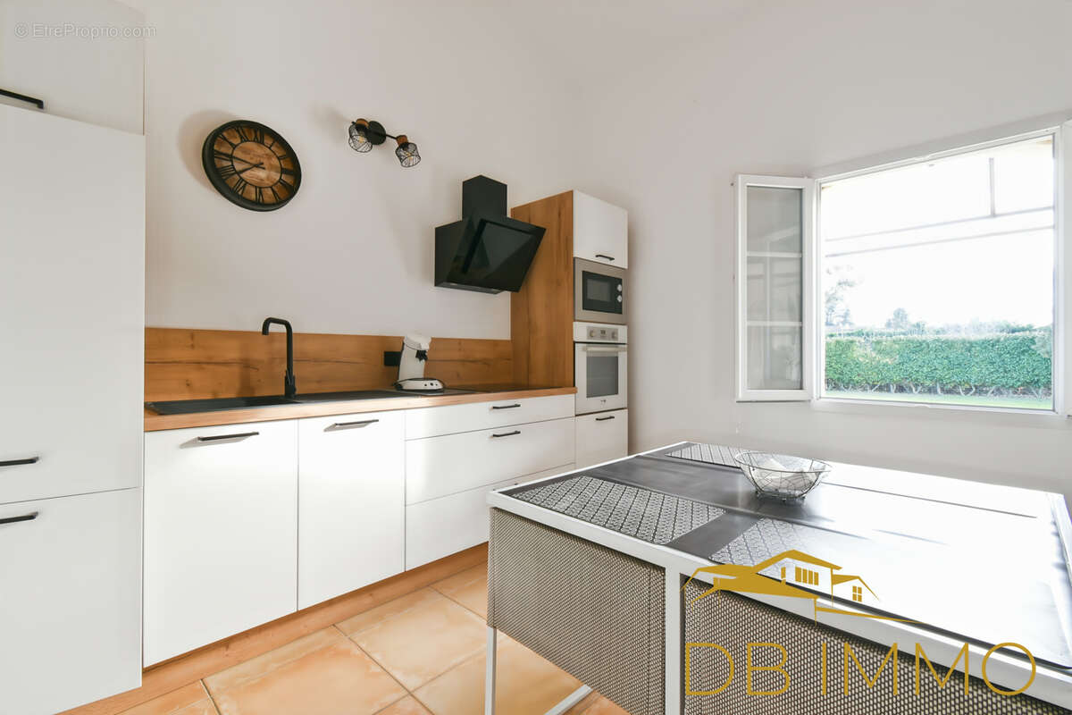 Maison à SAINT-LAURENT-DES-ARBRES