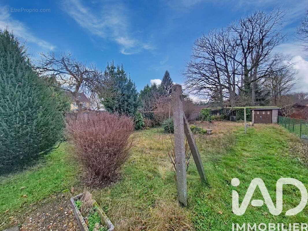 Photo 2 - Maison à LE MESNIL-SAINT-DENIS