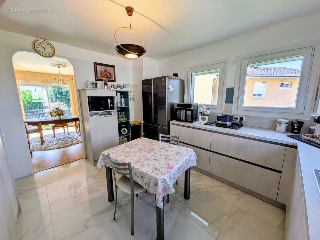 Maison 5 chambres – Commodités à pied ! - photo 2