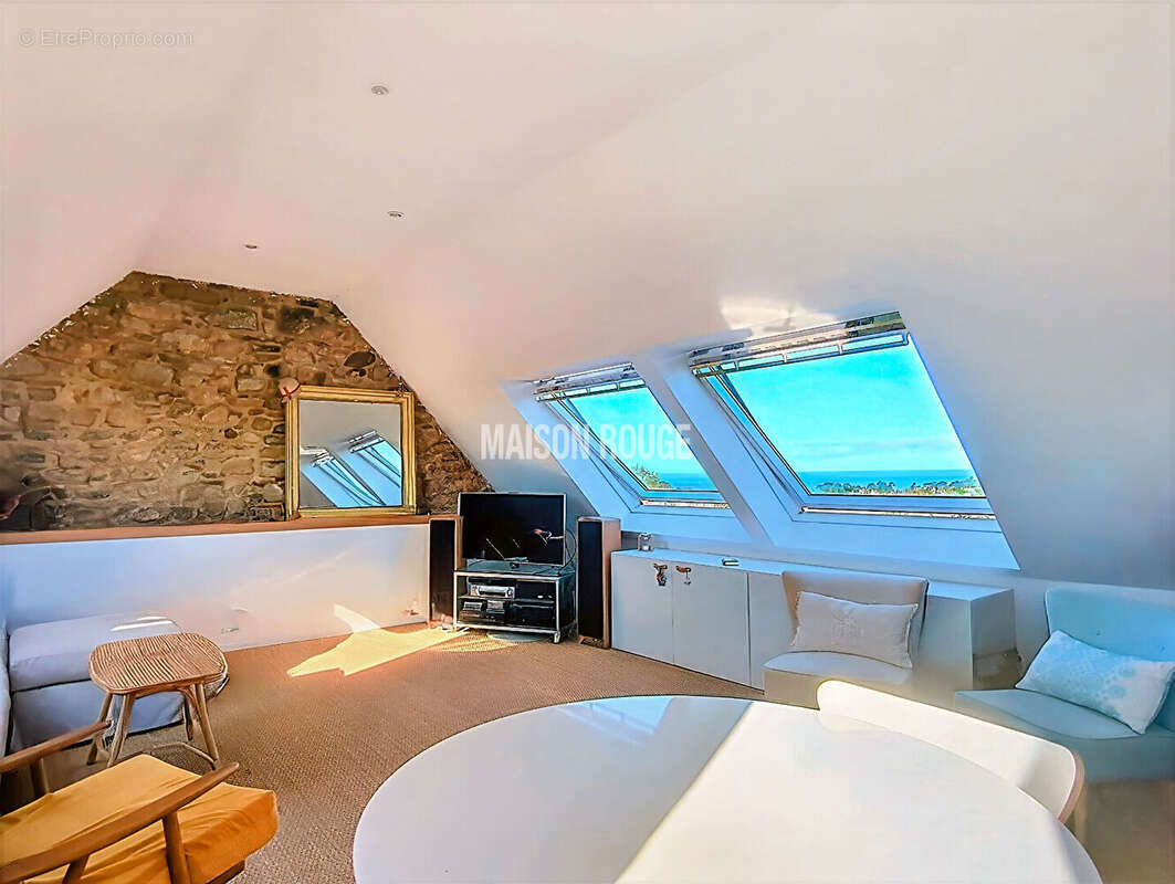 Maison à PLOUGRESCANT