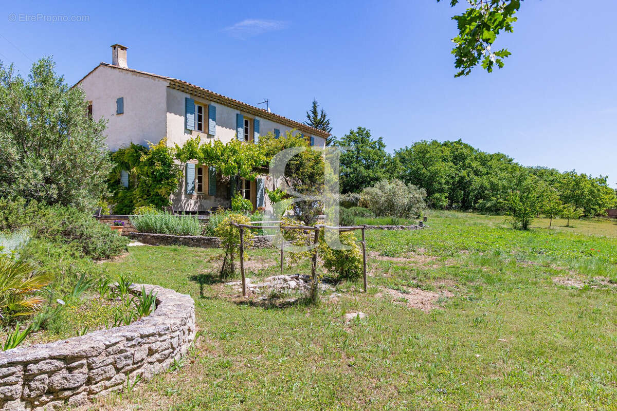 Maison à MENERBES