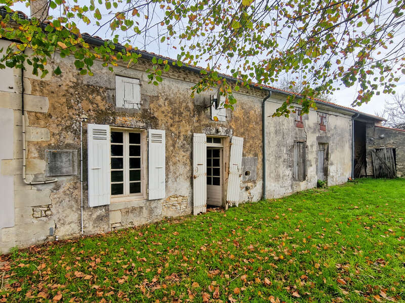 Maison à TONNAY-CHARENTE