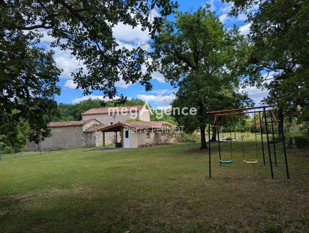 Gîte en Pierre sur Parc de 2,6 hectares - photo 16