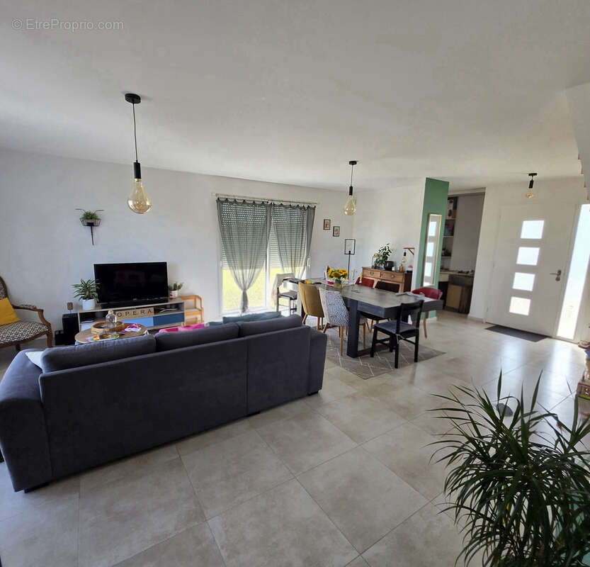 PAVILLON de 2022 RT2012 sur 3590 m2 de terrain plat ! - photo 6