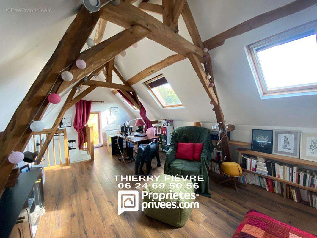 Maison à VILLAINES-LES-ROCHERS