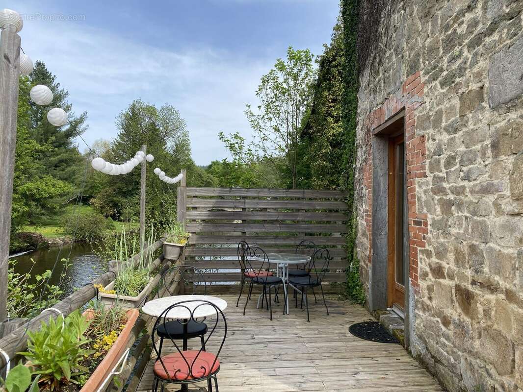 Maison à EYMOUTIERS