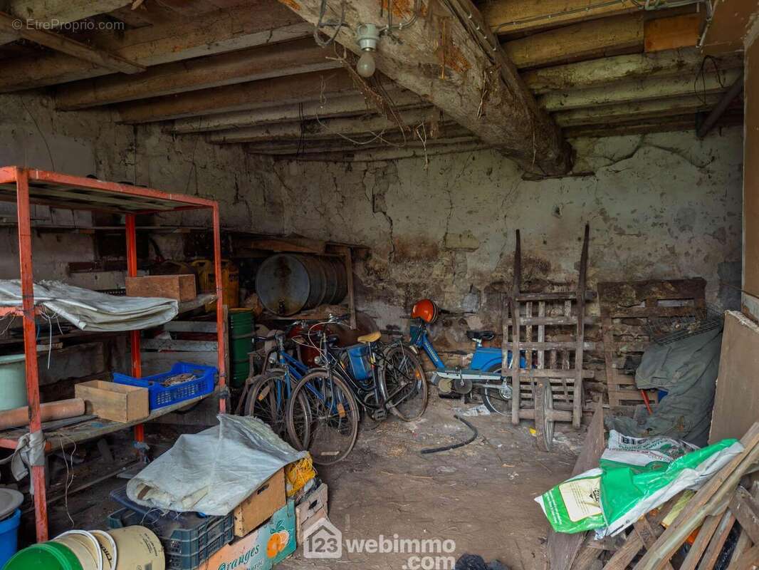 Une premiere dépendance attenante... - Maison à MAZE