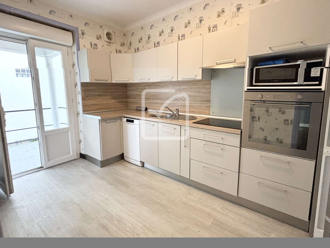 Belle maison en pierre de 154 m2 située quartier des Lycées, à 2min à pieds du centre ville - photo 3