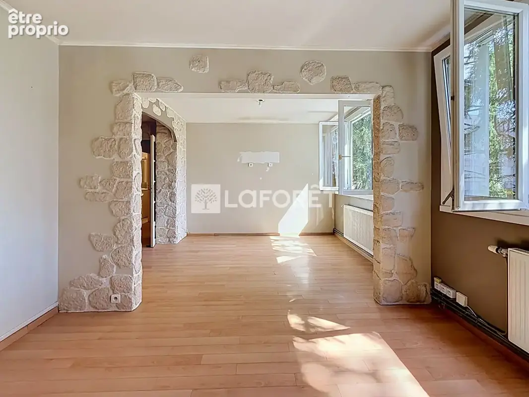 Appartement à DECINES-CHARPIEU