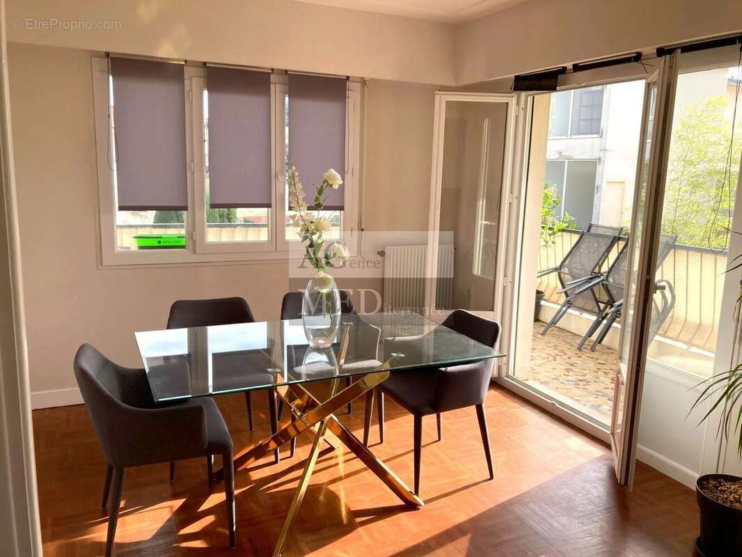 Appartement à SAINT-LAURENT-DU-VAR