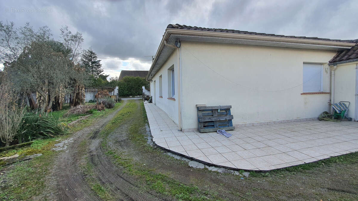 Maison à LAMARQUE-PONTACQ