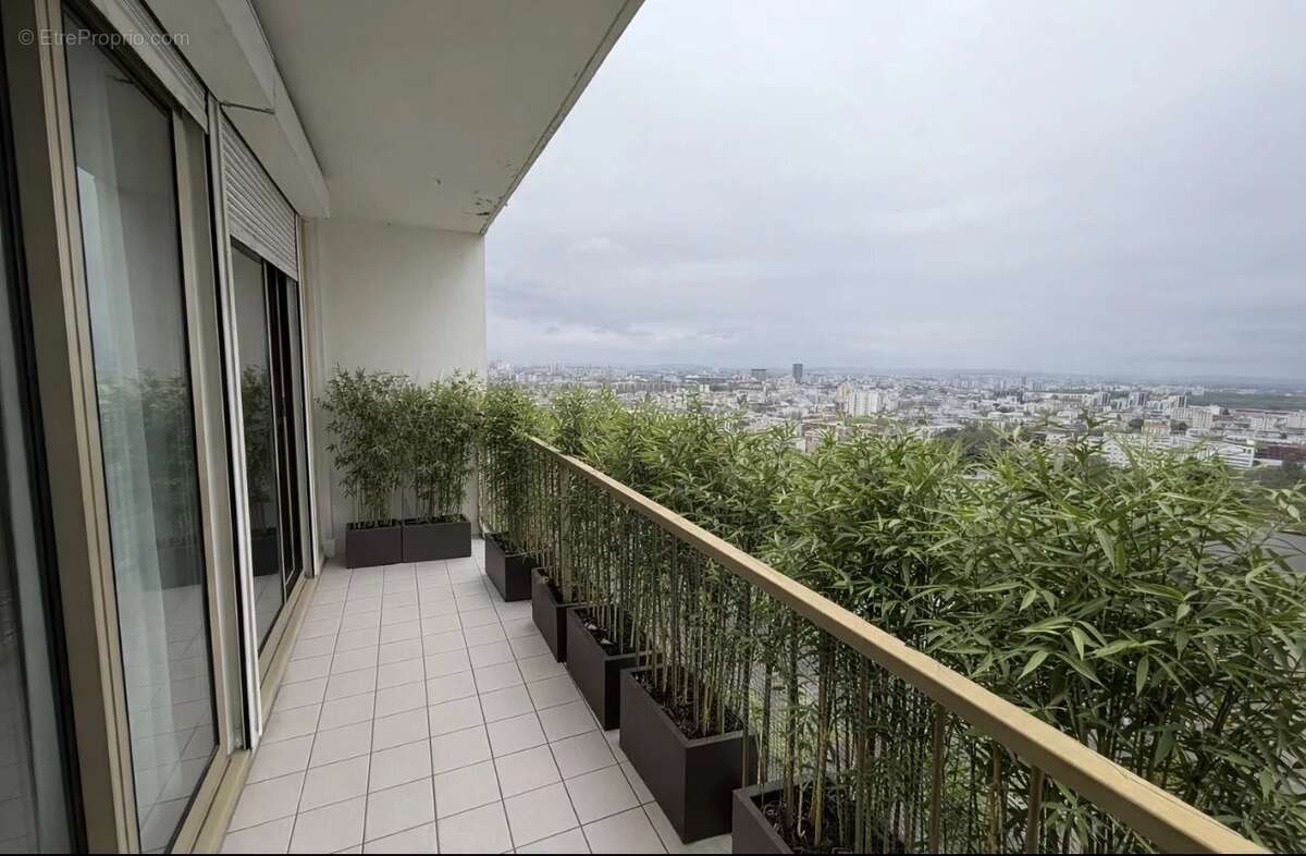 Appartement à LES LILAS