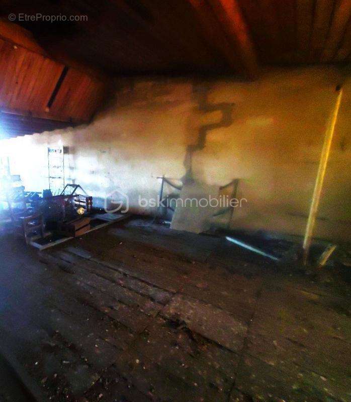 Parking à CASTILLON-LA-BATAILLE