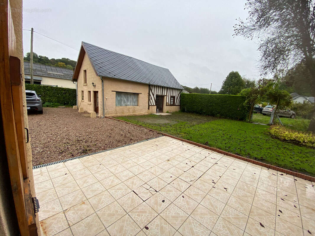 Maison à SAINT-MARTIN-DE-BIENFAITE-LA-CRESSONNIERE