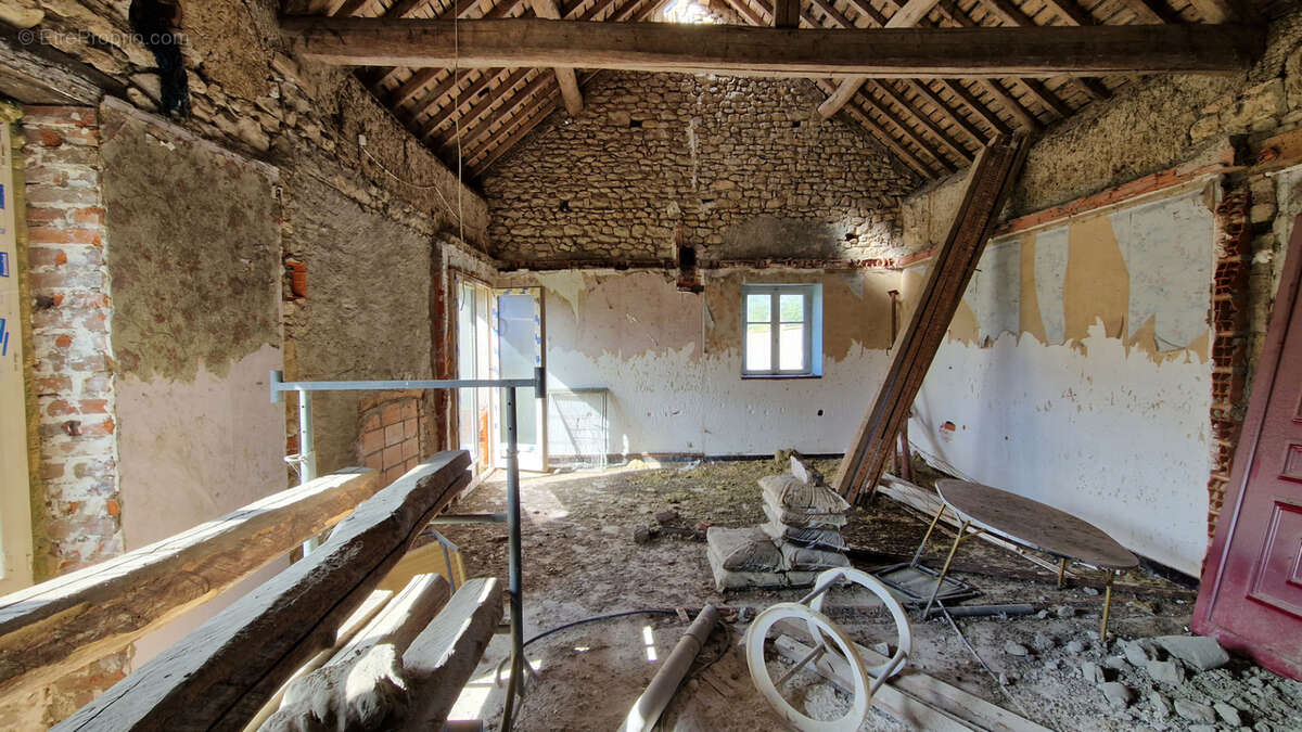 Maison à MORIERS