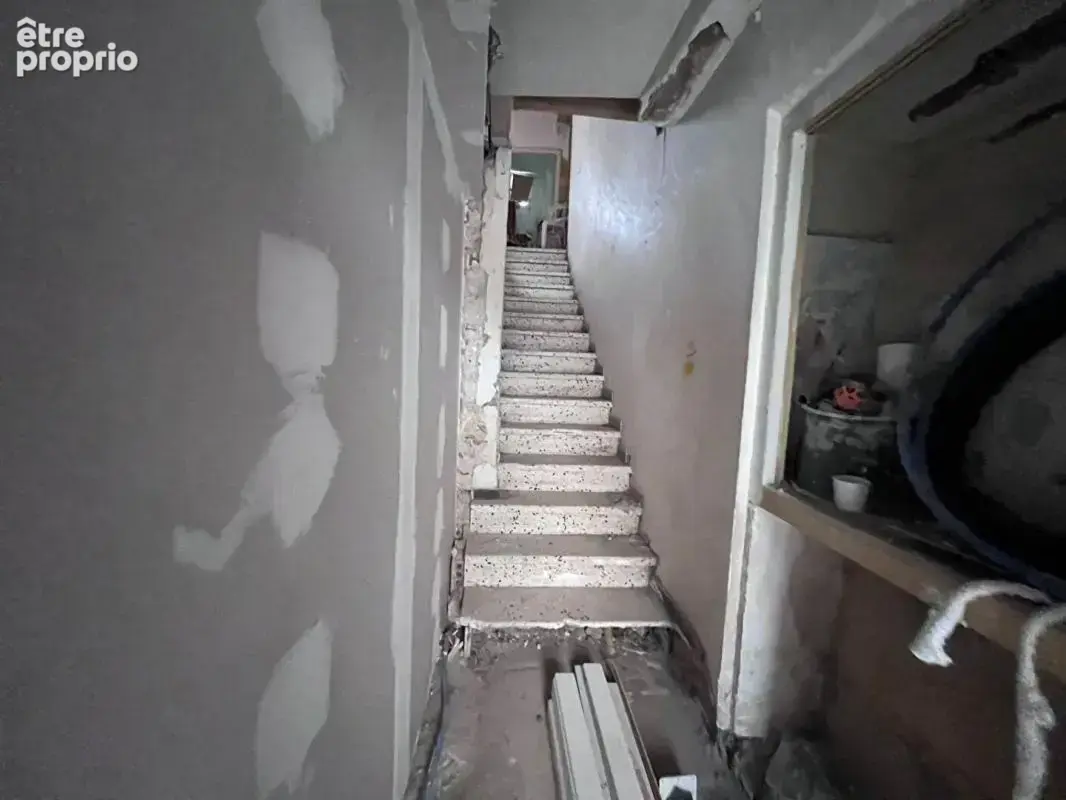 Immeuble de rapport de 200 m² environs à rénover pouvant être aménagé en deux appartements et un local - photo 6