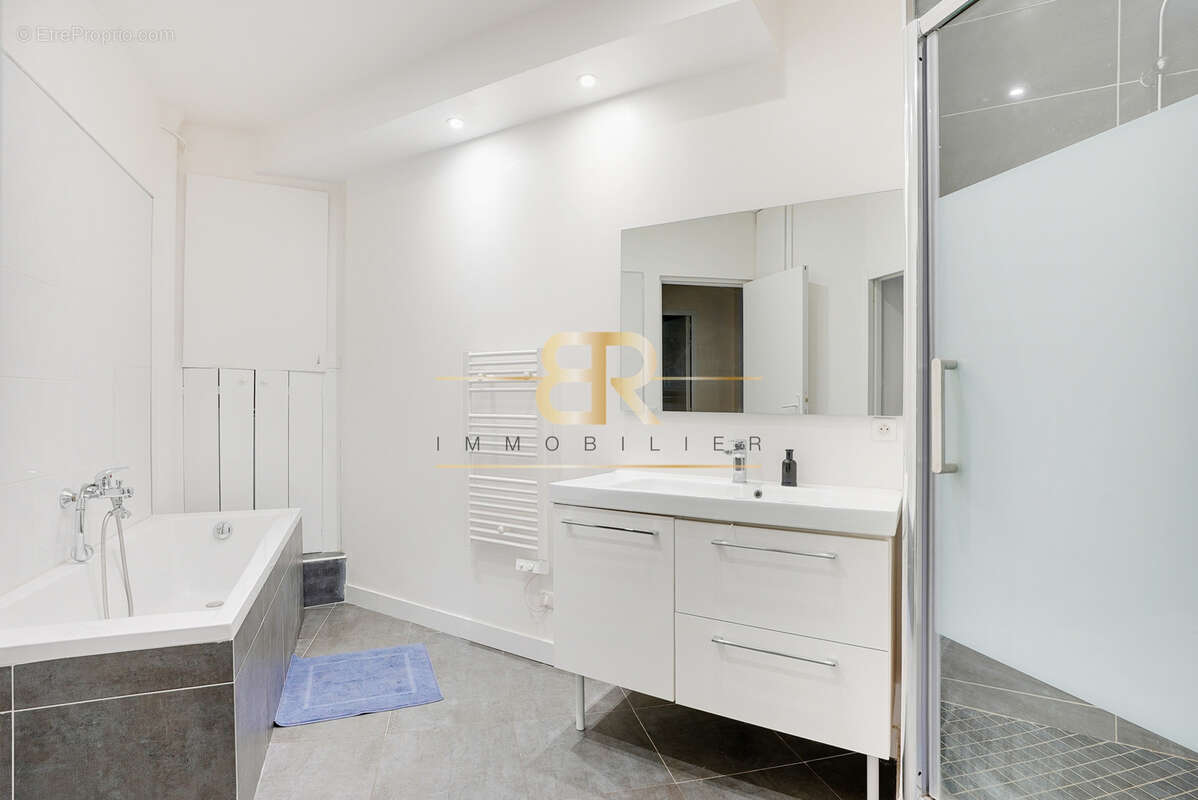 Appartement à PARIS-3E