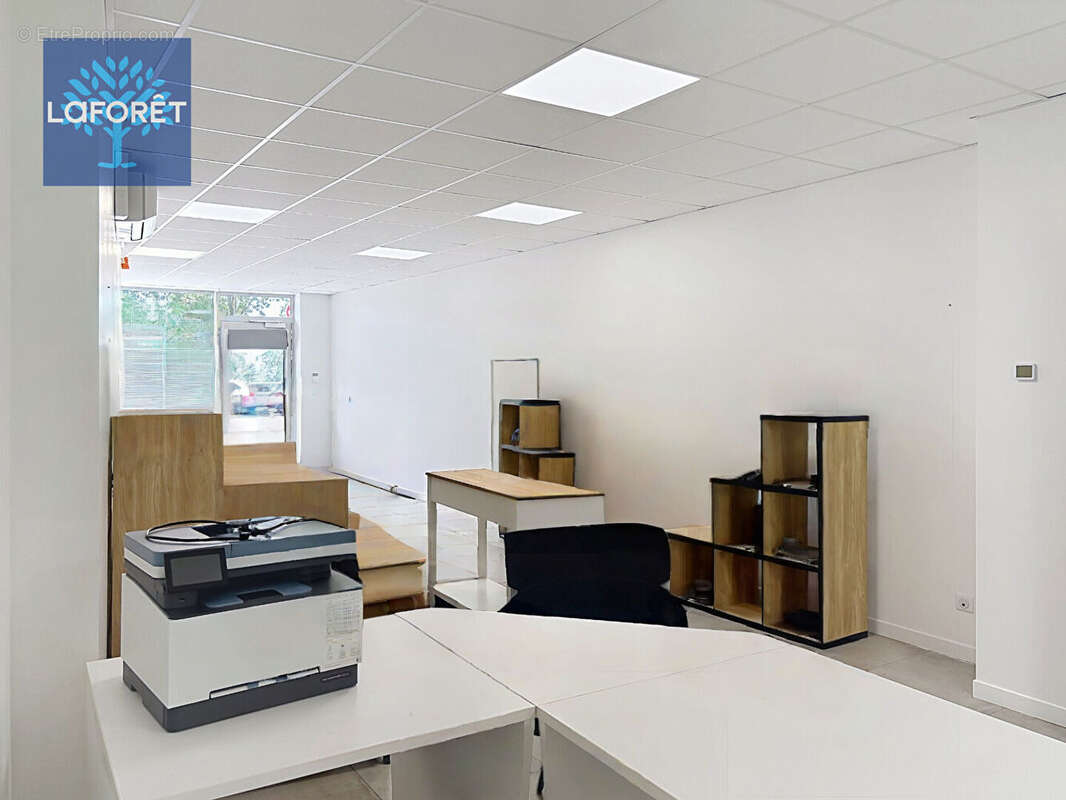 À vendre - Local commercial de 81 m² - Chaponost - photo 2