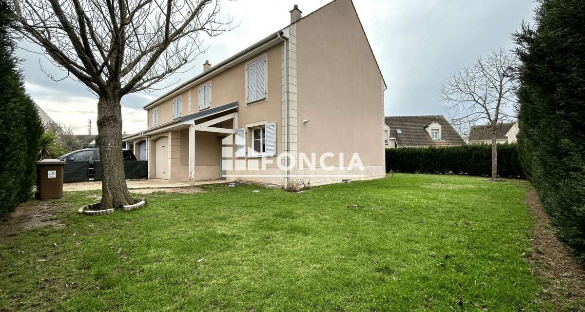 Maison à LE COUDRAY-MONTCEAUX