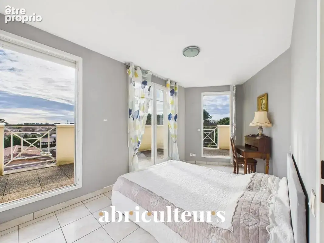 Appartement T4 lumineux – Dernier étage et Grande terrasse  en vente à Gujan-Mestras (33470) - photo 5
