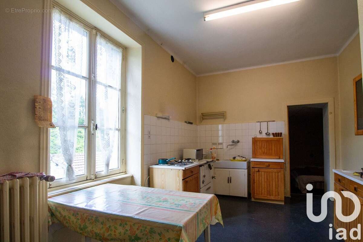 Maison 260 m² à Vertolaye  - photo 9