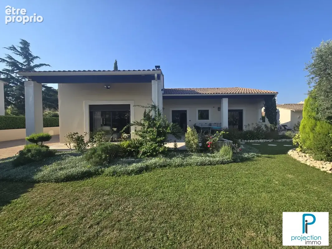 Maison à LE PONTET