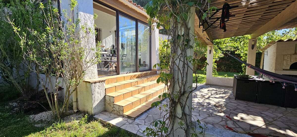 Maison à PUGET-SUR-ARGENS