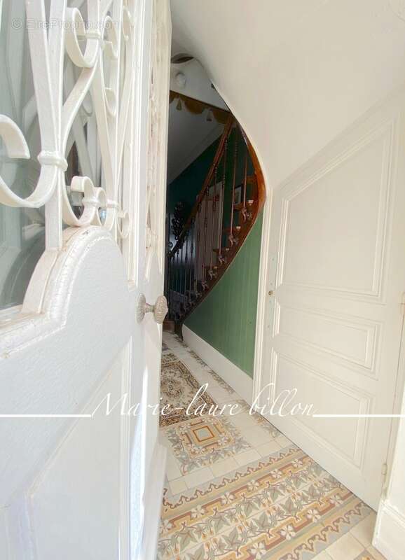 Dpt Deux Sèvres (79), à vendre NUEIL LES AUBIERS maison bourgeoise de 222 m² + dépendances et terrain de 1 041 m² - photo 11