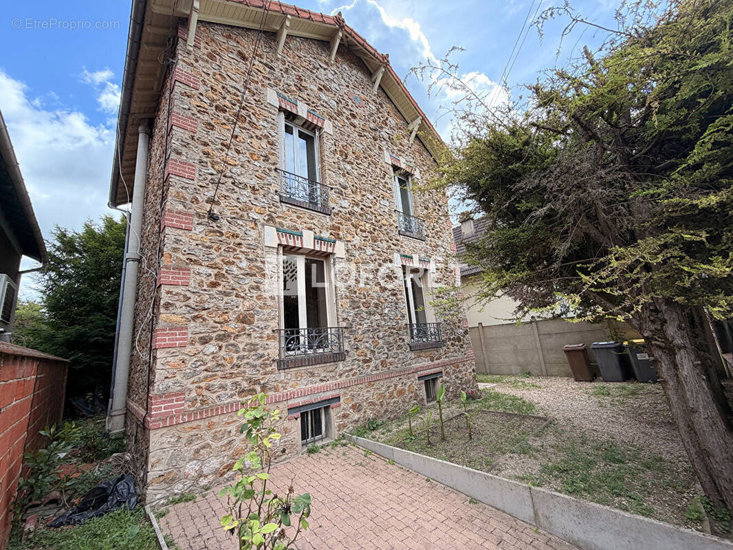 Maison à VIGNEUX-SUR-SEINE