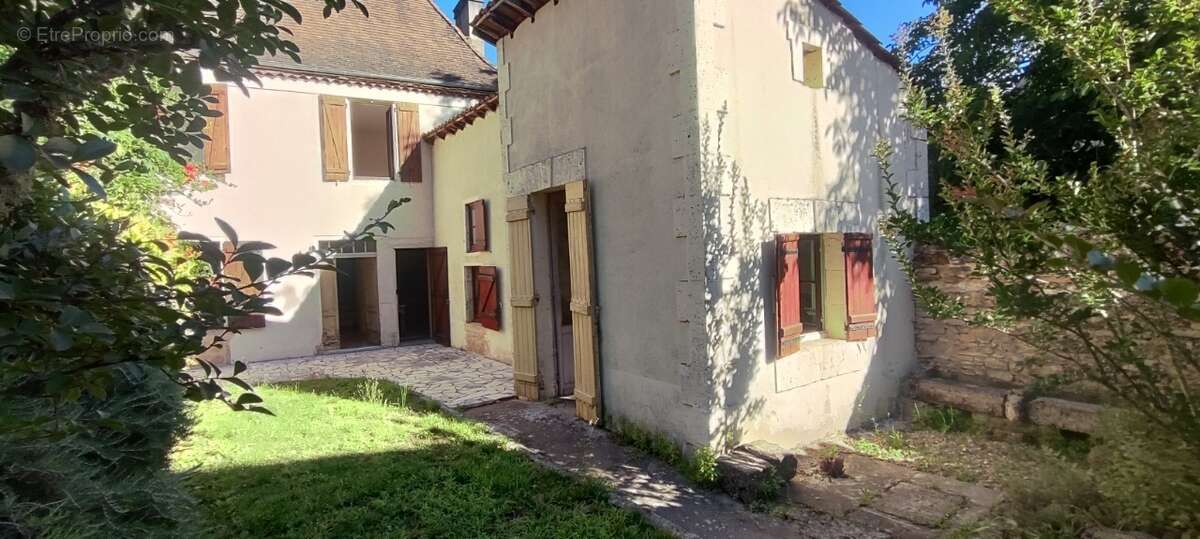 Maison 92 m² à Le Buisson-De-Cadouin  - photo 2