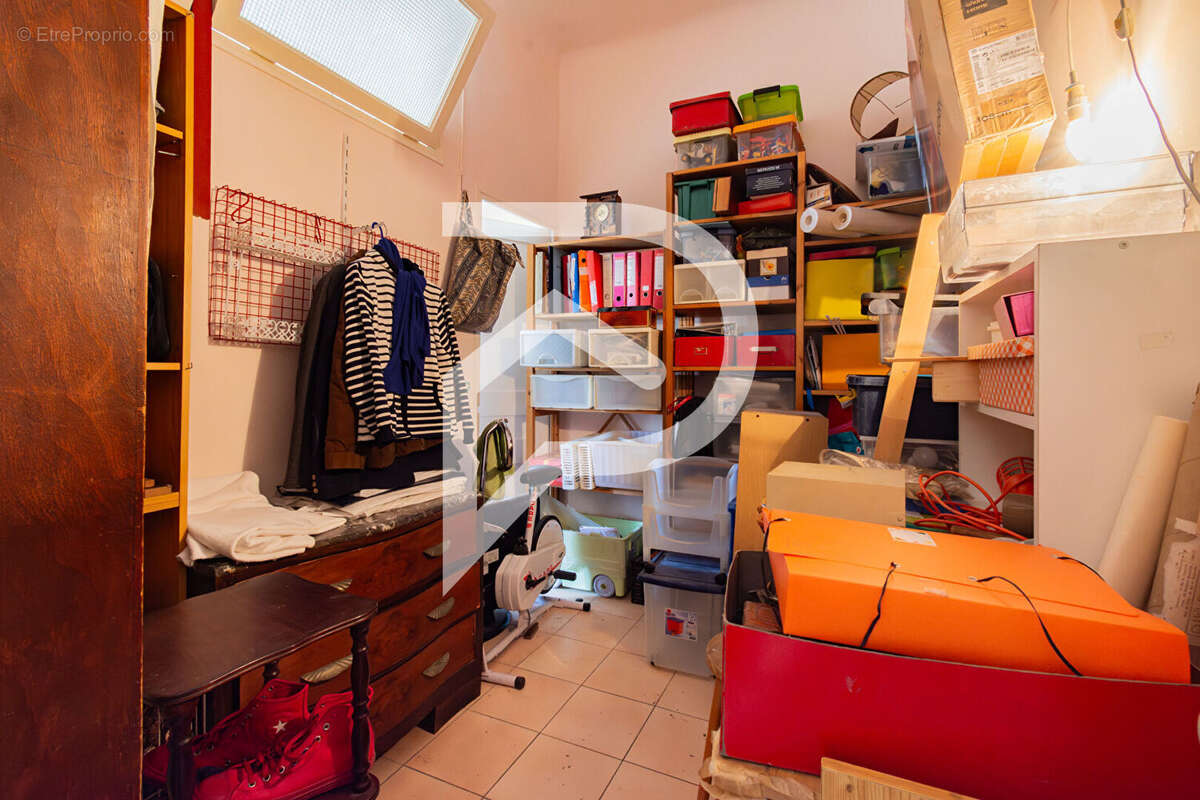 Appartement à MARSEILLE-5E
