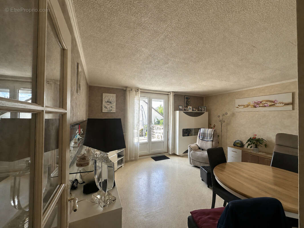 Maison BUEIL - locataire en place - photo 3