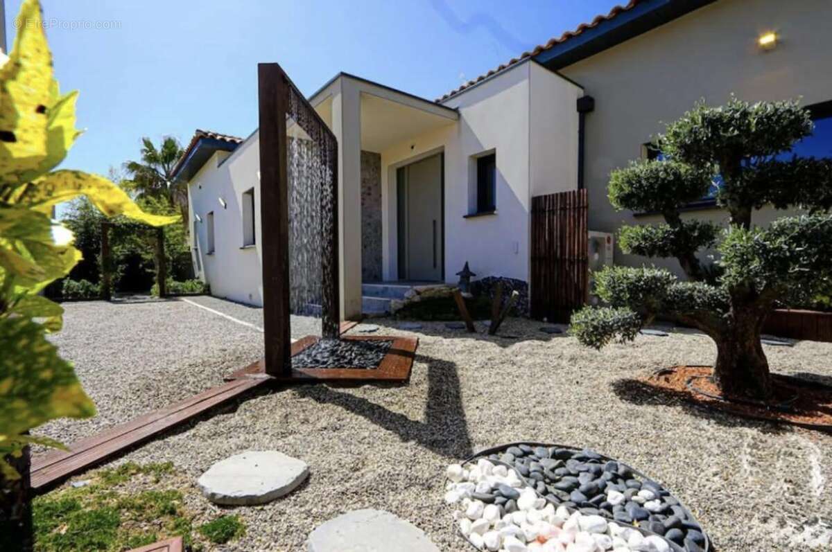 Maison à GARONS