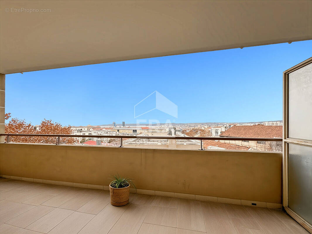 Appartement à MARSEILLE-4E