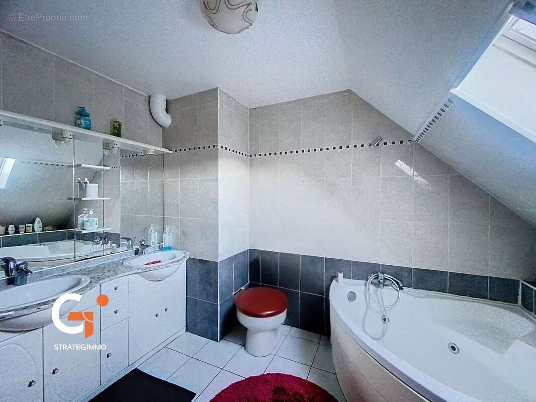 Maison à SAINT-ETIENNE-DU-ROUVRAY