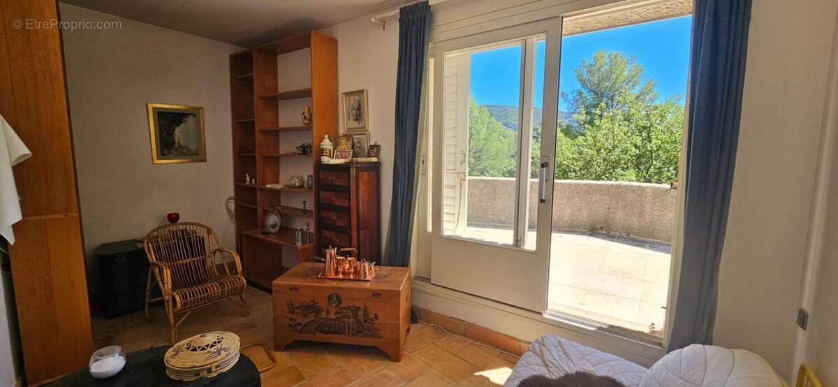 Maison à LE REVEST-LES-EAUX