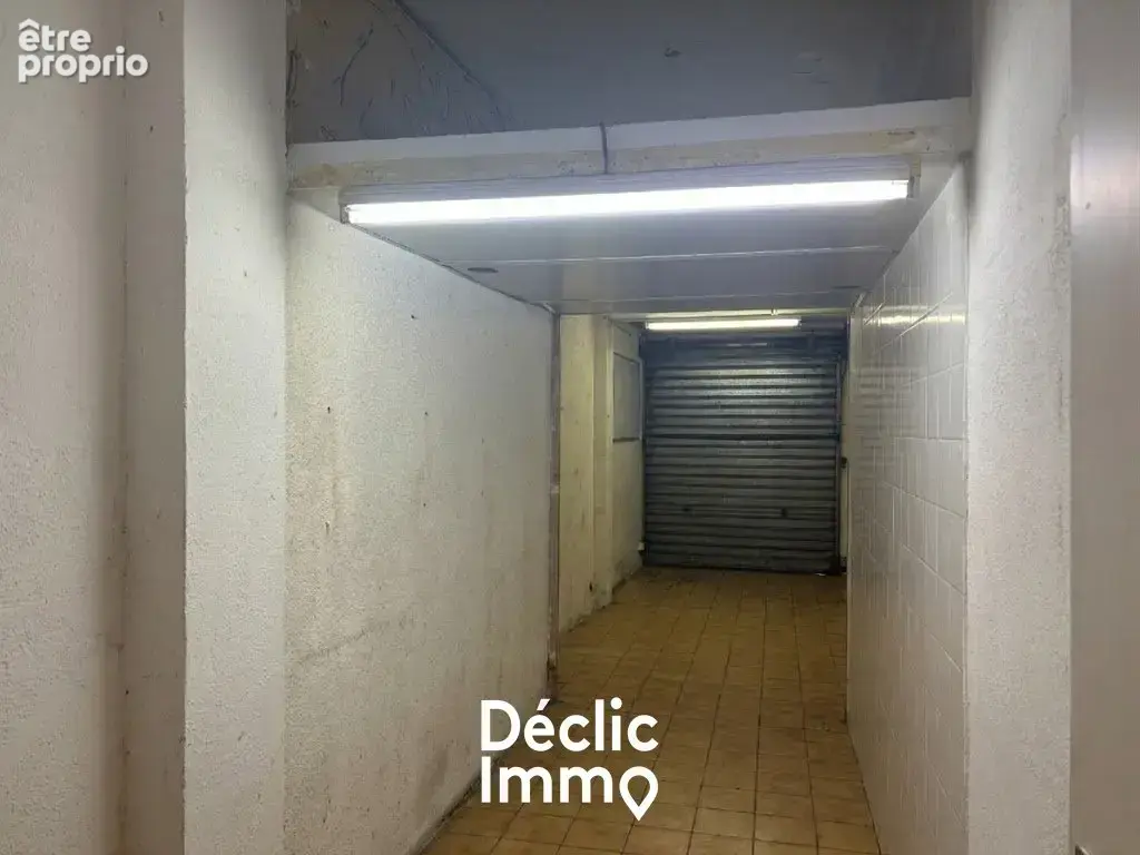 À deux pas du port et de la plage  Local 14 m² -A VENDRE -LE GRAU DU ROI - photo 4