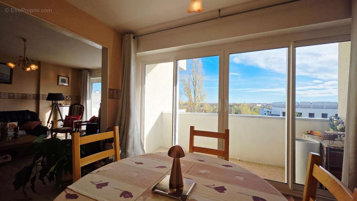 Bourges appartement de 86.1m² 4 pieces balcons ascenseur parking - photo 9