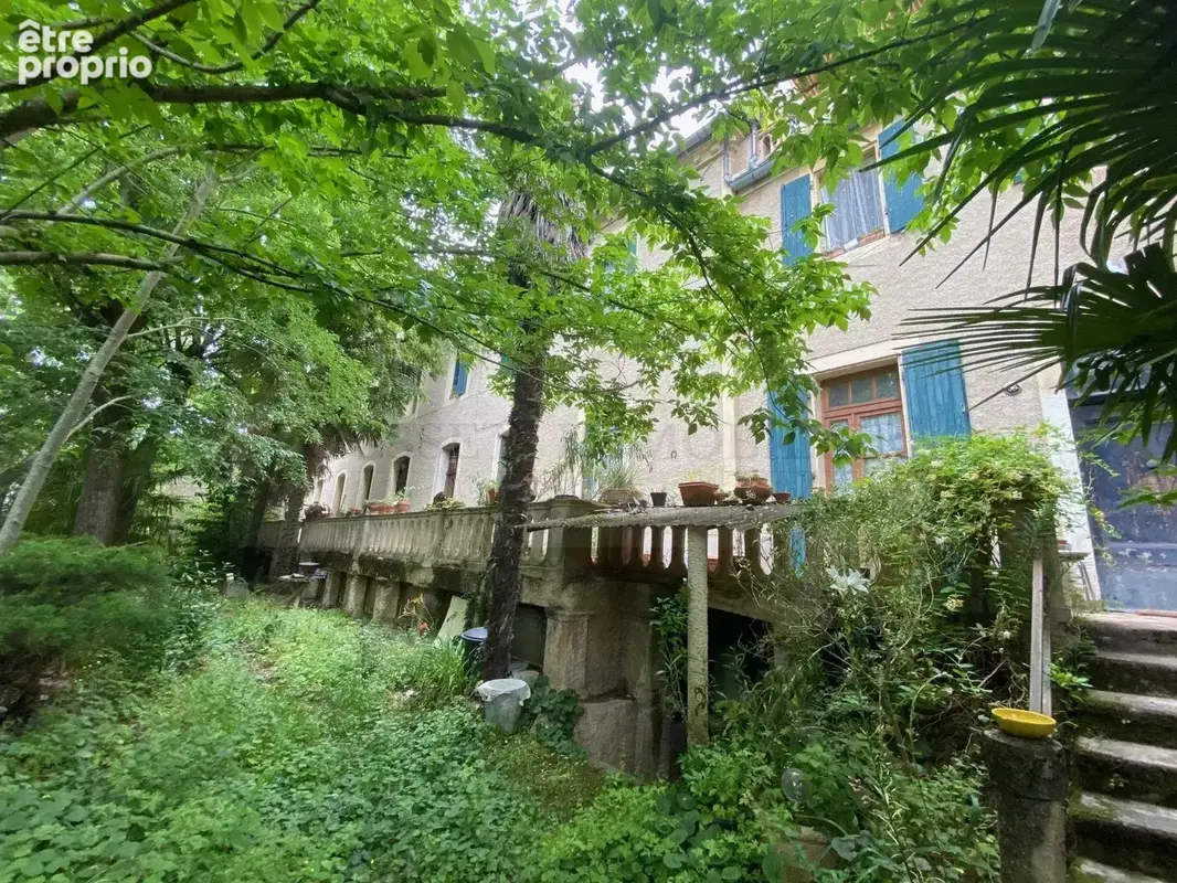 Propriété en pierre du XVIIIe siècle de 540 m² avec dépendances et jardin de 1989 m². - photo 2