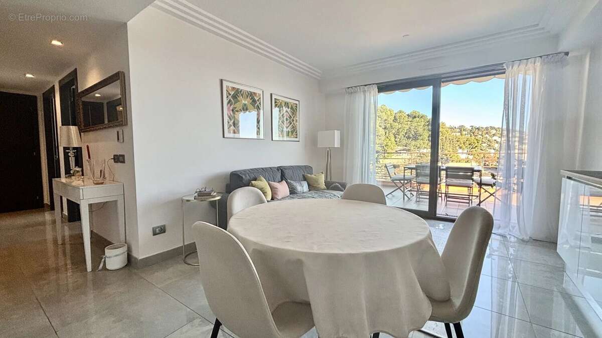 Appartement à ROQUEBRUNE-CAP-MARTIN
