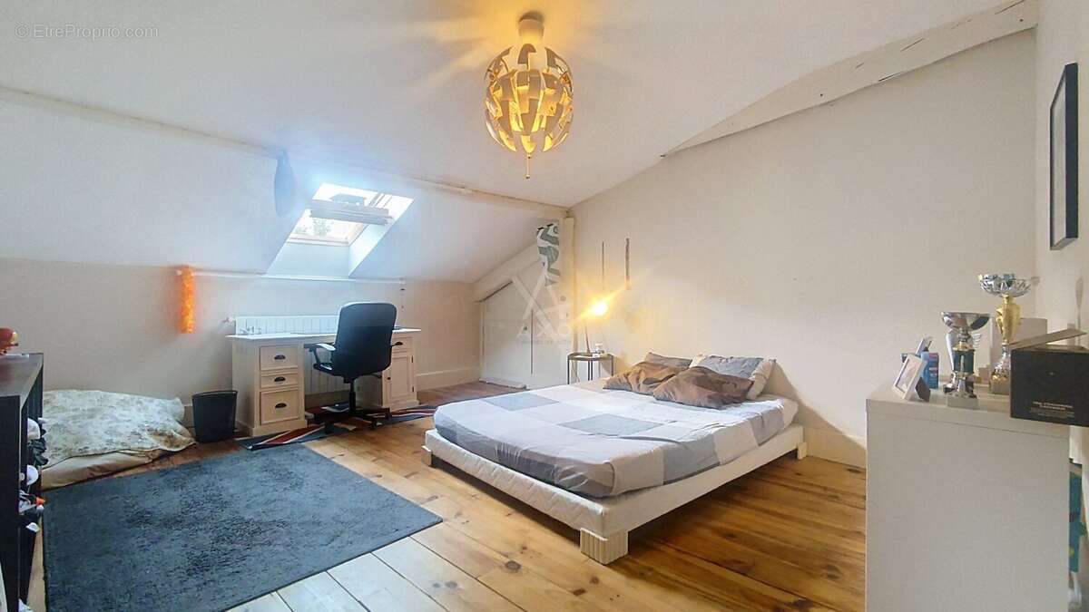 Maison de ville de 312 m² au cur de Roquefort avec jardin, piscine et garage - photo 13