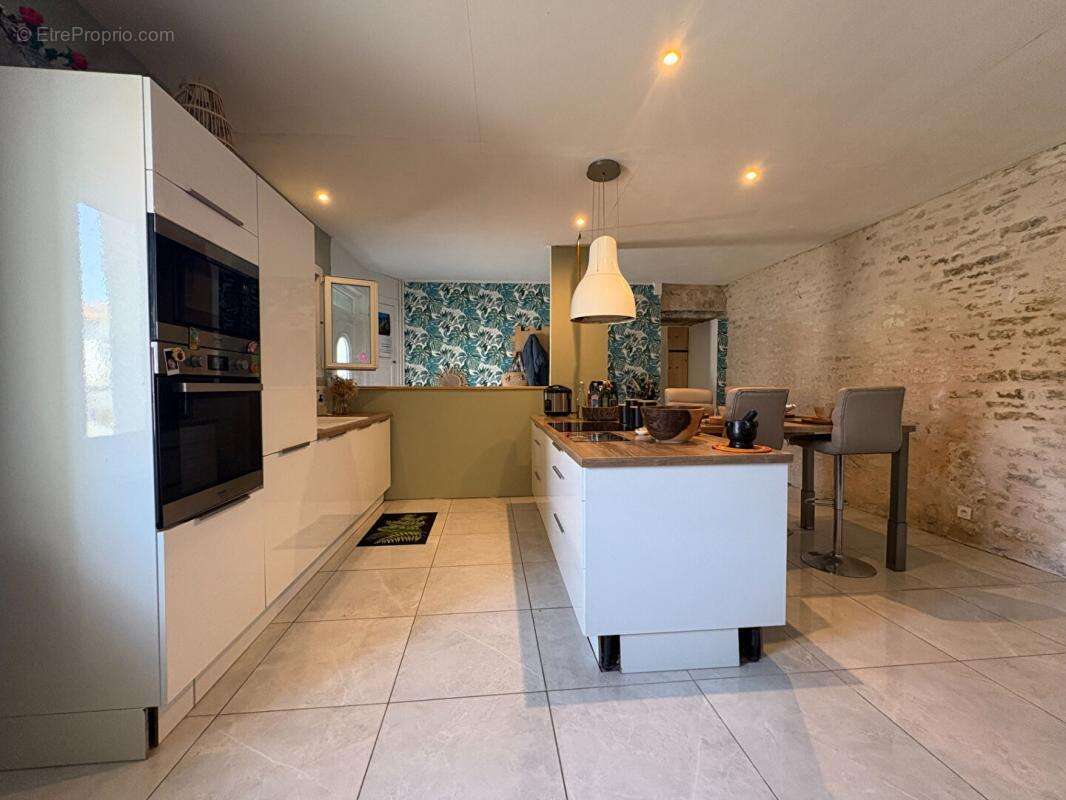 Maison Prahecq 3 pièce(s) 594 m2 - photo 4