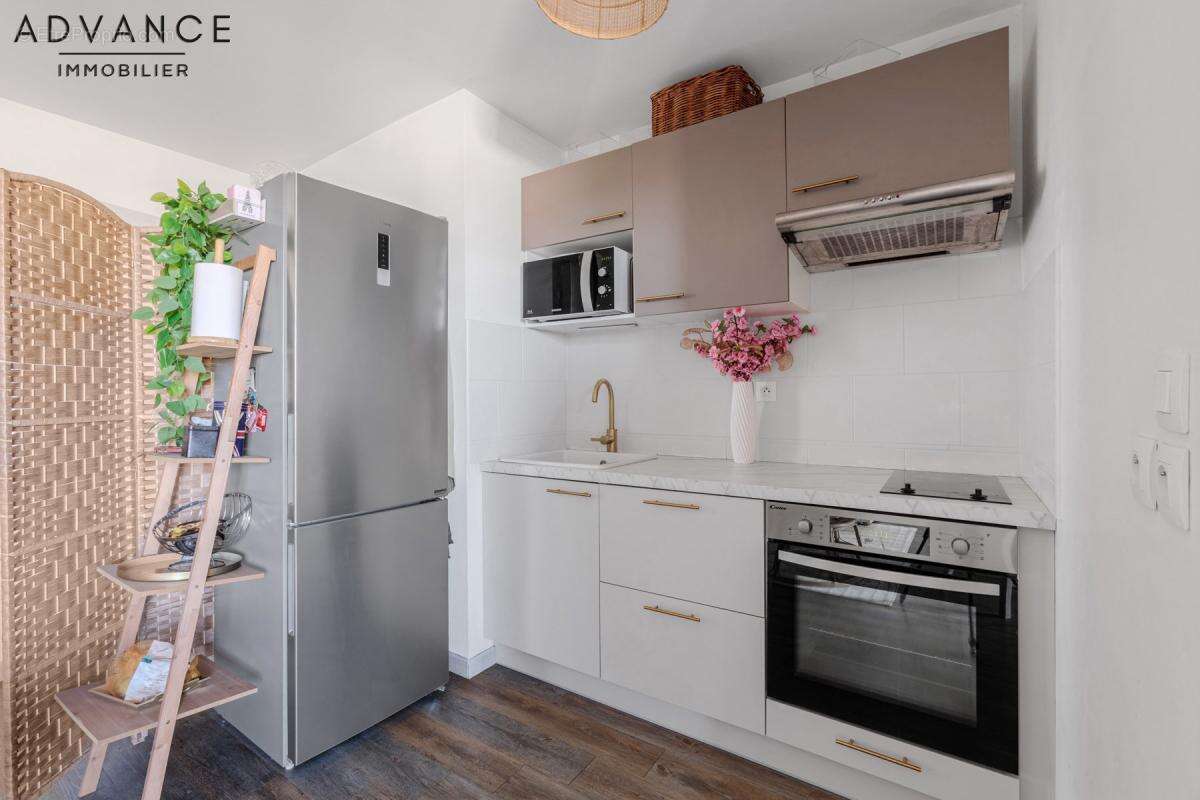 MONTRABE - Appartement T2 avec terrasse, 2 parkings & cave - photo 3