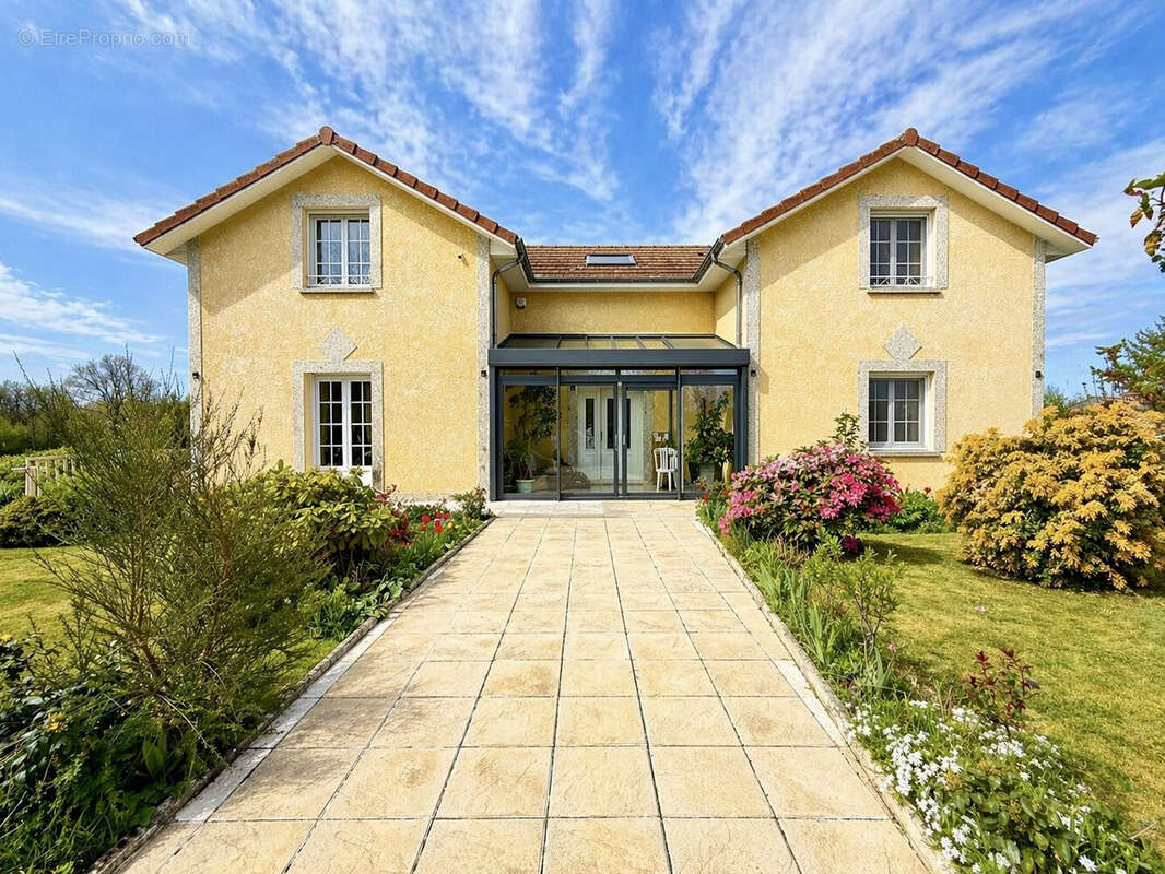 Maison 231 m² à Saint-Georges-De-Mons  - photo 2