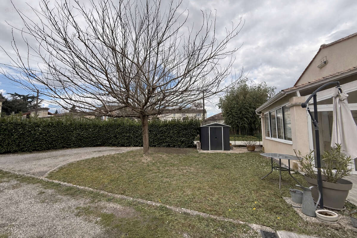 Maison à SAINT-YRIEIX-SUR-CHARENTE