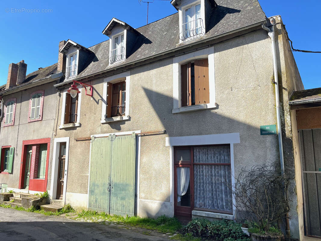 Maison à COUSSAC-BONNEVAL