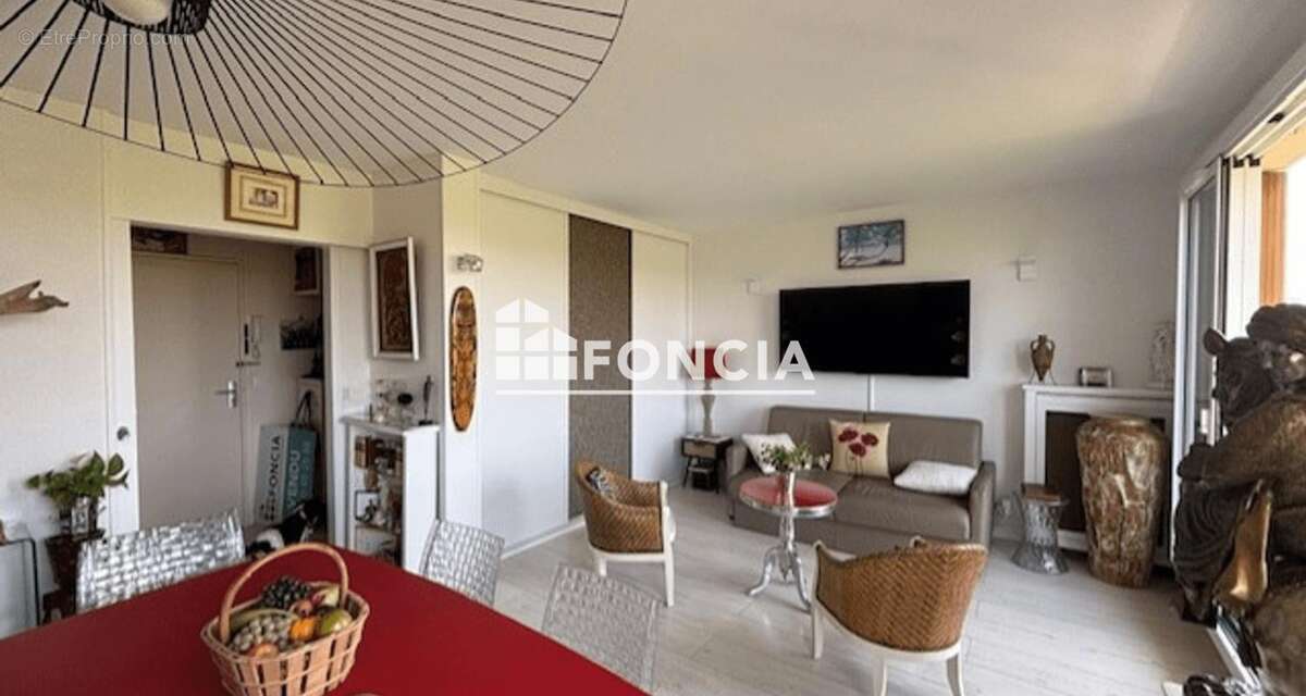 Jolie vue panoramique et belle orientation ouest sans vis a vis pour ce bel appartement de 56 m2 - photo 3