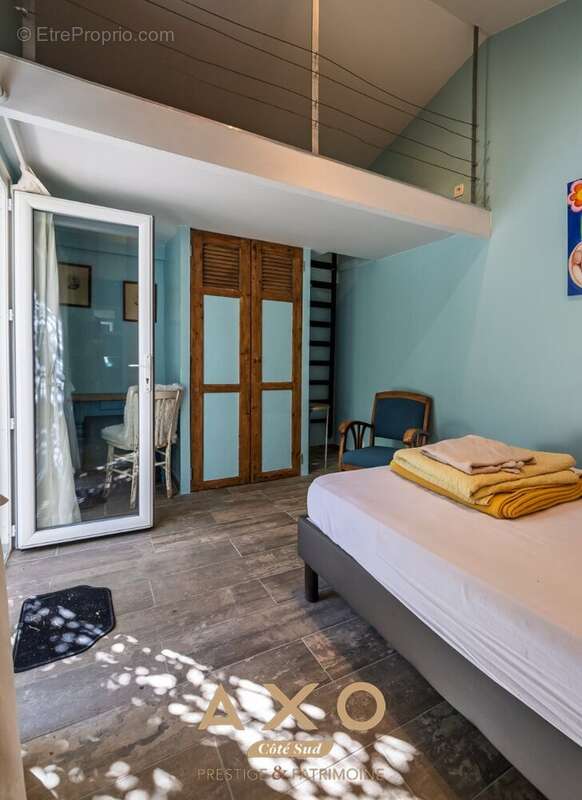 Jouques  villa t8 de plain-pied  studio indépendant  piscine  jacuzzi  3 garages  990 000  - photo 19